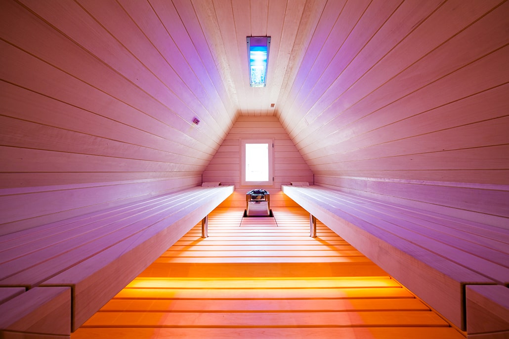 Sauna Ausstellung unter Dach